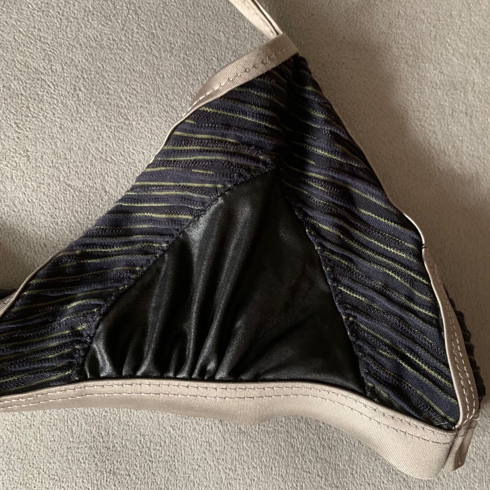 VPL Bikini - Picture 2 of 9